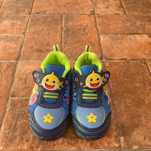 Baby shark Light up tennis shoes